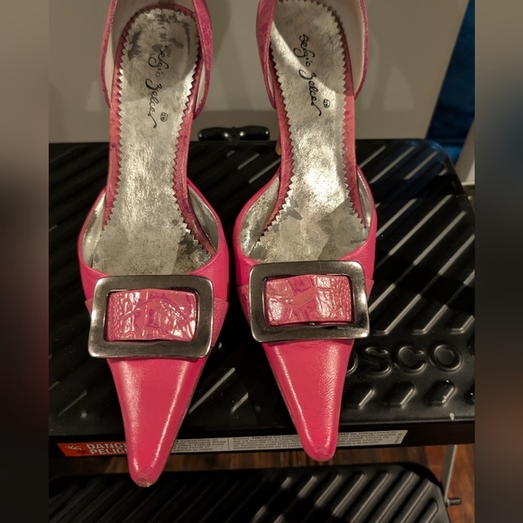 Stylish Pink Heels with Buckle Detail - Picture 1 of 4
